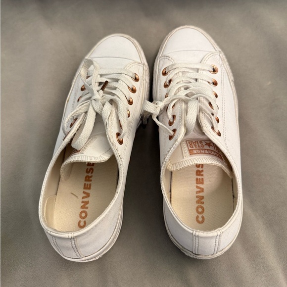 GUC Converse Low Top Leather Platform sneaker in white size 7W - Picture 7 of 8